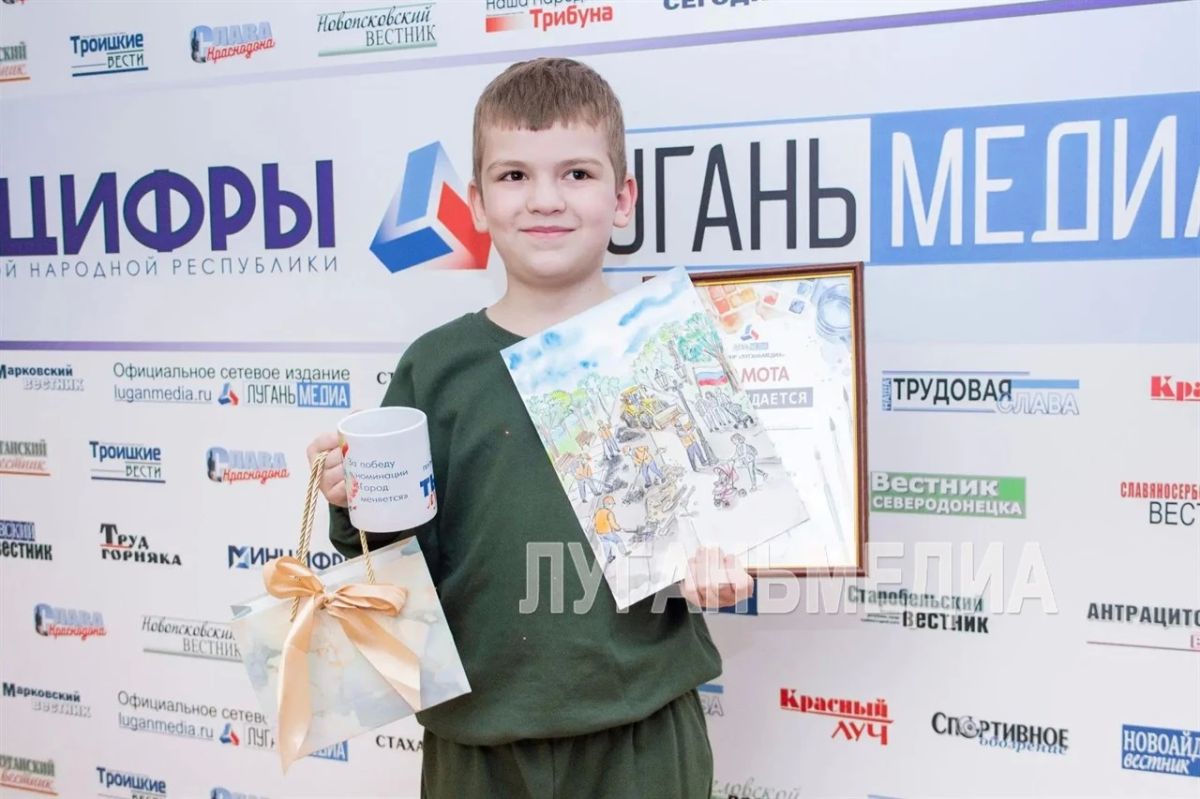 В «ЛУГАНЬМЕДИА» состоялось награждение победителей конкурса рисунков «Луганщина: возрождение и мирная жизнь» В «ЛУГАНЬМЕДИА» состоялось награждение победителей конкурса рисунков «Луганщина: возрождение и мирная жизнь»