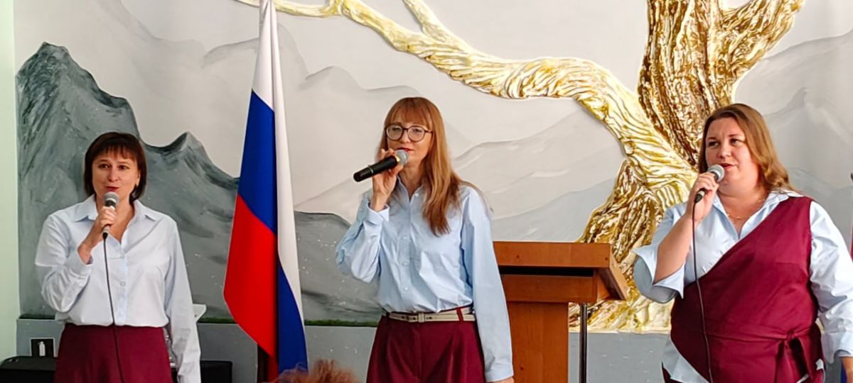 5 октября в Молодогвардейском Дворце культуры «Юность» состоялась праздничная программа, посвящённая Дню учителя 5 октября в Молодогвардейском Дворце культуры «Юность» состоялась праздничная программа, посвящённая Дню учителя