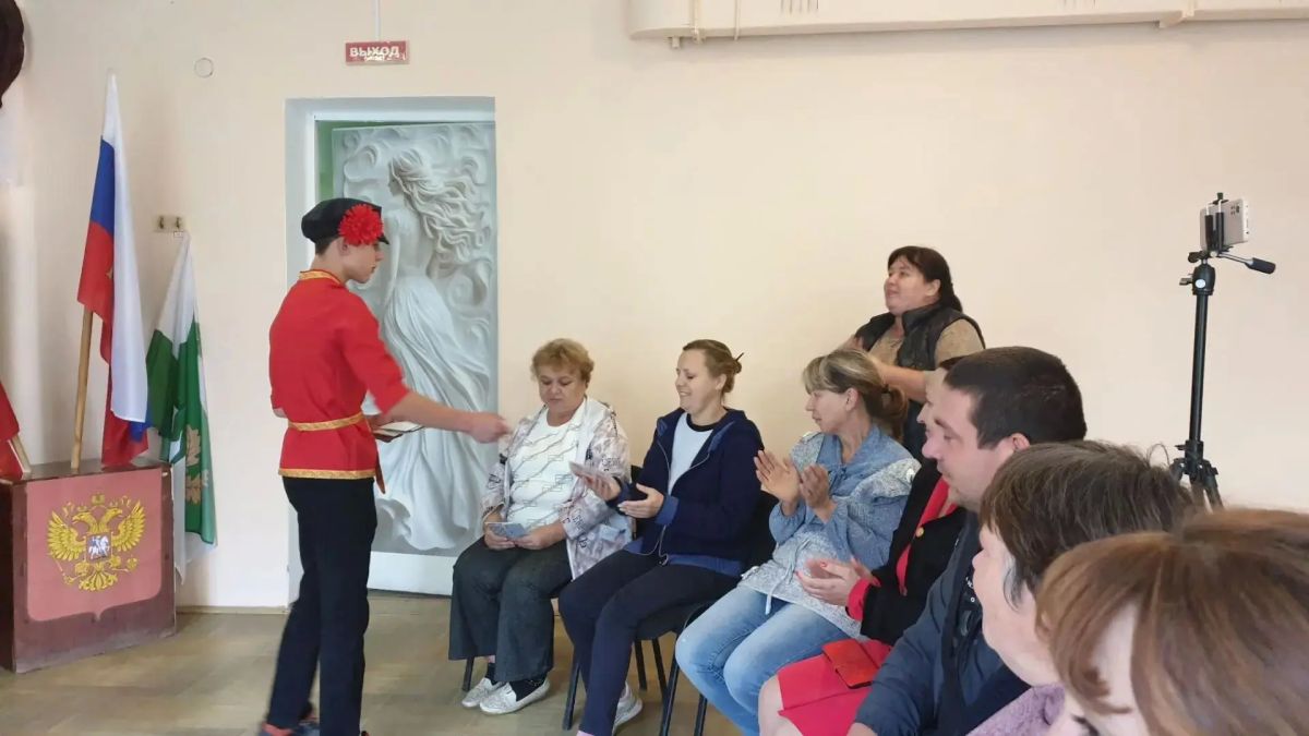 В Голубовской сельской школе Кременского МО в честь Дня учителя состоялся тёплый праздничный мини-концерт В Голубовской сельской школе Кременского МО в честь Дня учителя состоялся тёплый праздничный мини-концерт