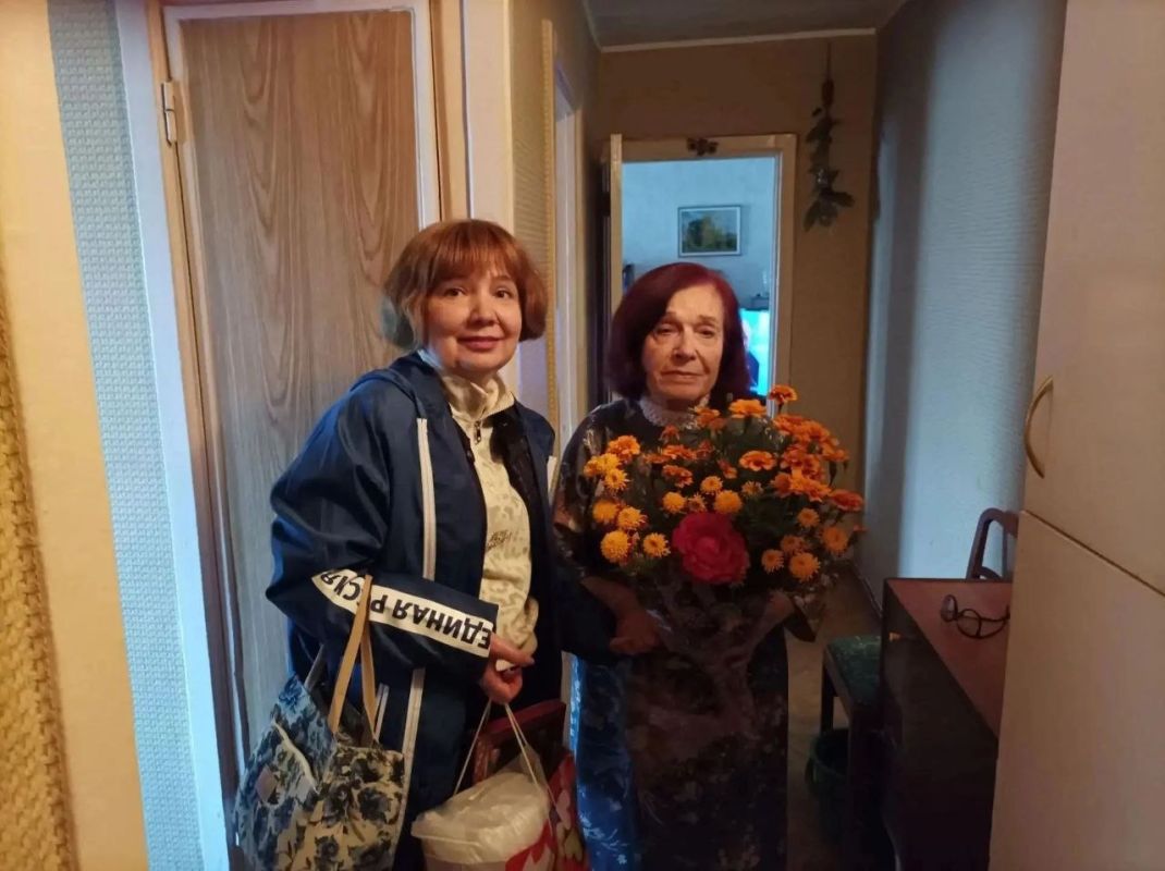 Признание и благодарность: северодонецкие единороссы чествовали учителей и ветеранов педагогики Признание и благодарность: северодонецкие единороссы чествовали учителей и ветеранов педагогики