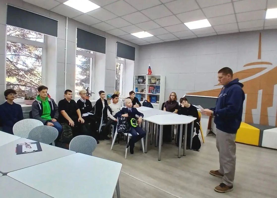 Безопасность - в деталях: школьники Алчевска узнали, как действовать в экстренных ситуациях Безопасность - в деталях: школьники Алчевска узнали, как действовать в экстренных ситуациях