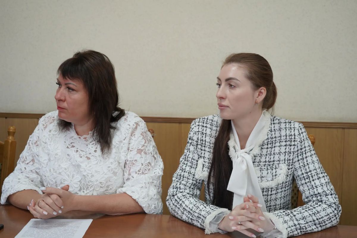 Игорь Ковальчук: На аппаратном совещании с руководителями подразделений Администрации, представителями Красноярского края и ведомств территории обсудили самые важные темы недели Игорь Ковальчук: На аппаратном совещании с руководителями подразделений Администрации, представителями Красноярского края и ведомств территории обсудили самые важные темы недели