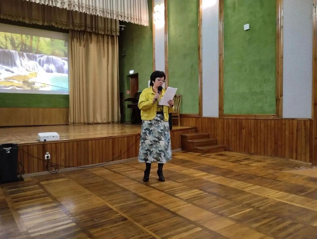 Час поэтического настроения «На любовь своё сердце настрою» Час поэтического настроения «На любовь своё сердце настрою»