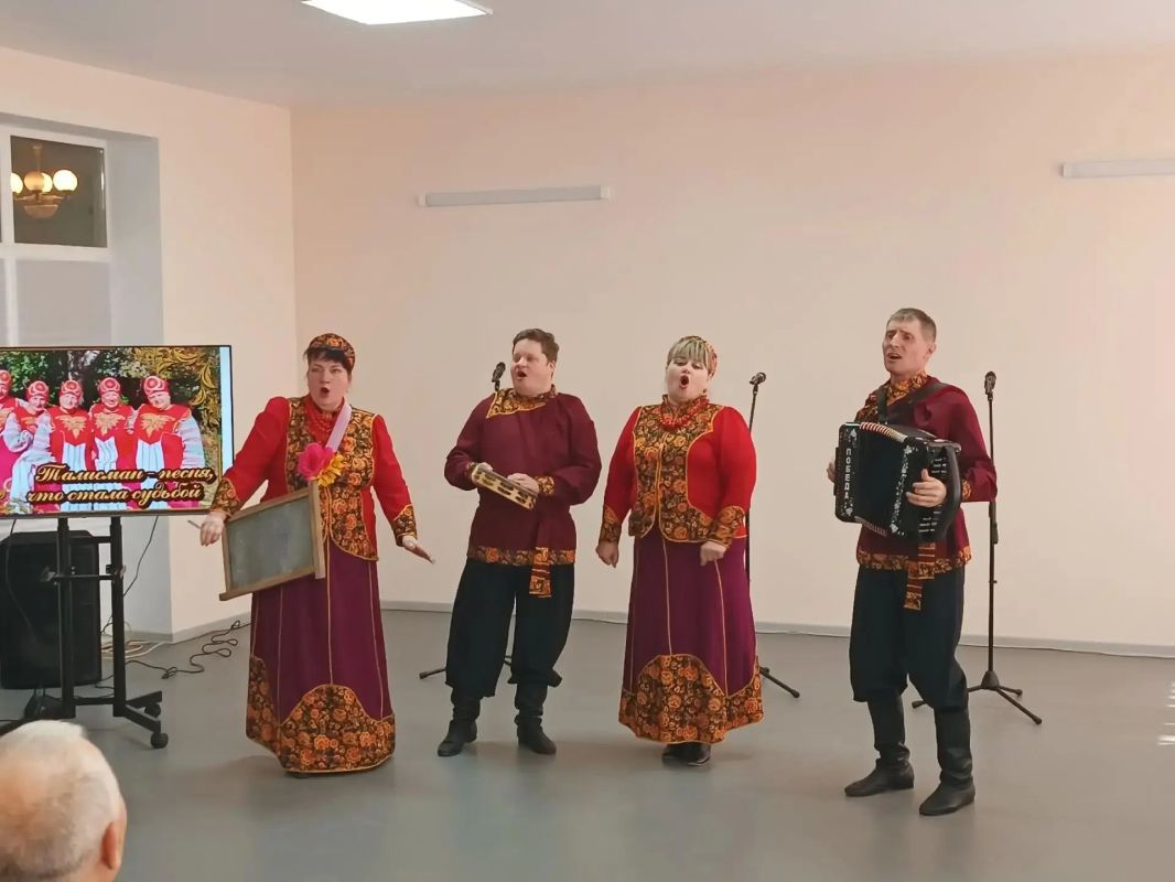 Народный вокальный ансамбль «Талисман» отметил 35-летие Народный вокальный ансамбль «Талисман» отметил 35-летие