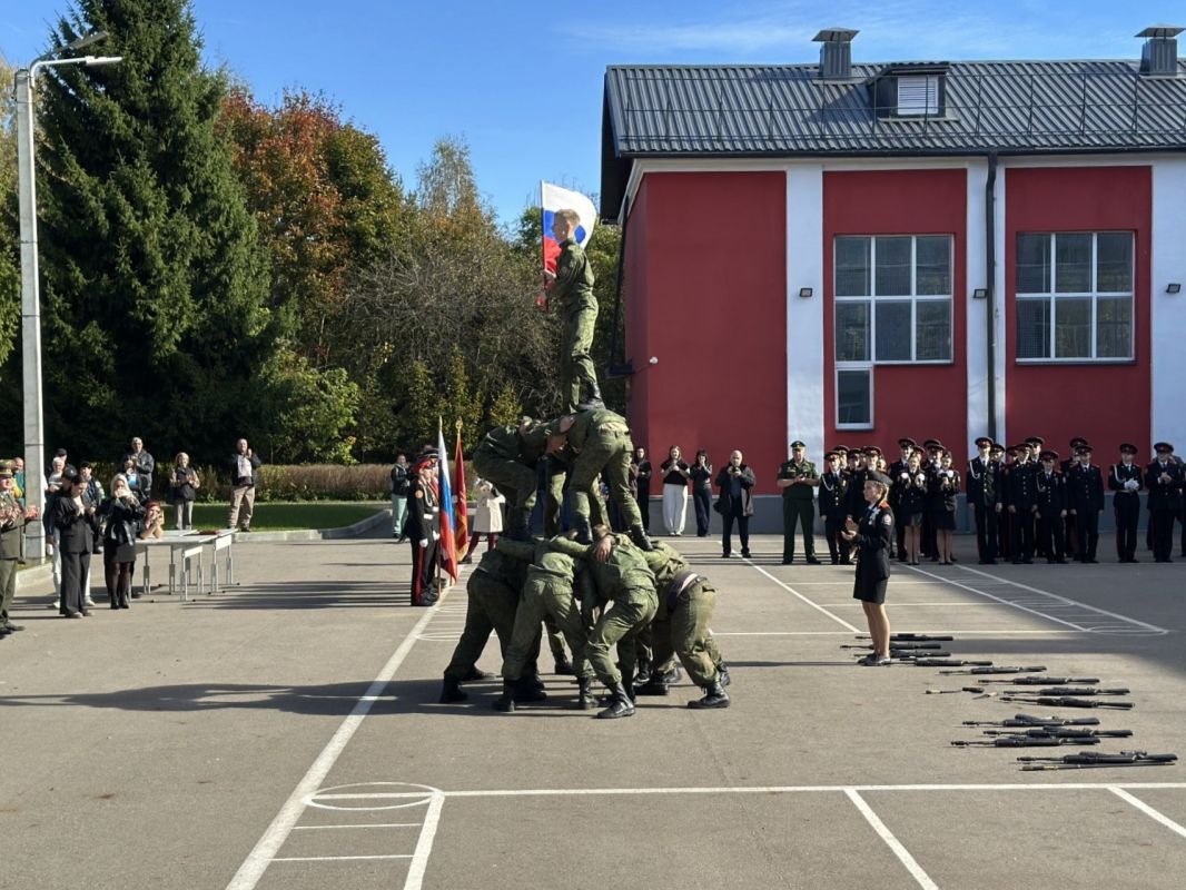 Артём Туров: В Смоленском кадетском корпусе 73 воспитанника приняли торжественное обещание кадета Артём Туров: В Смоленском кадетском корпусе 73 воспитанника приняли торжественное обещание кадета