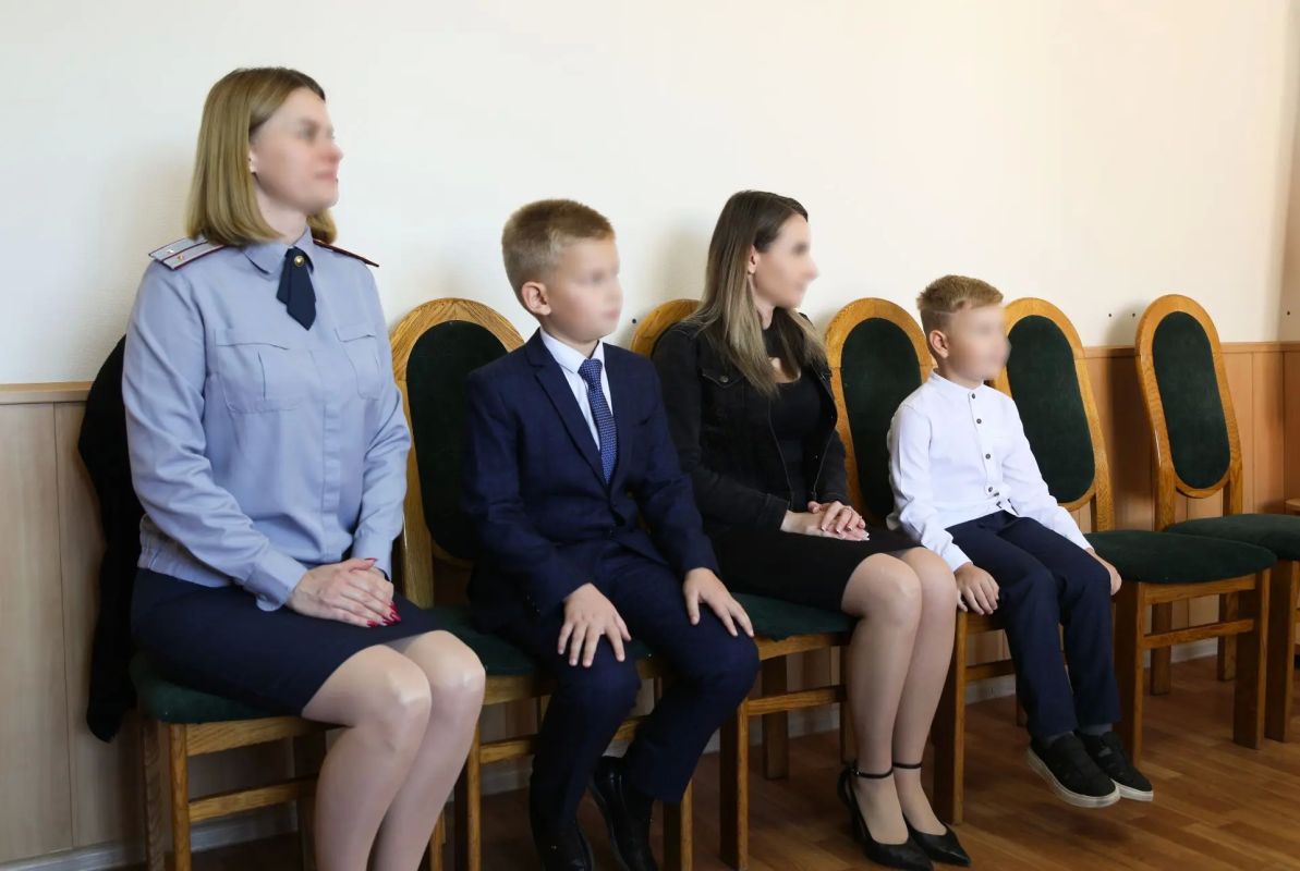 В УФСИН России по ЛНР состоялось награждение победителей конкурса чтецов «Одна страна, одна семья, одна Россия» В УФСИН России по ЛНР состоялось награждение победителей конкурса чтецов «Одна страна, одна семья, одна Россия»