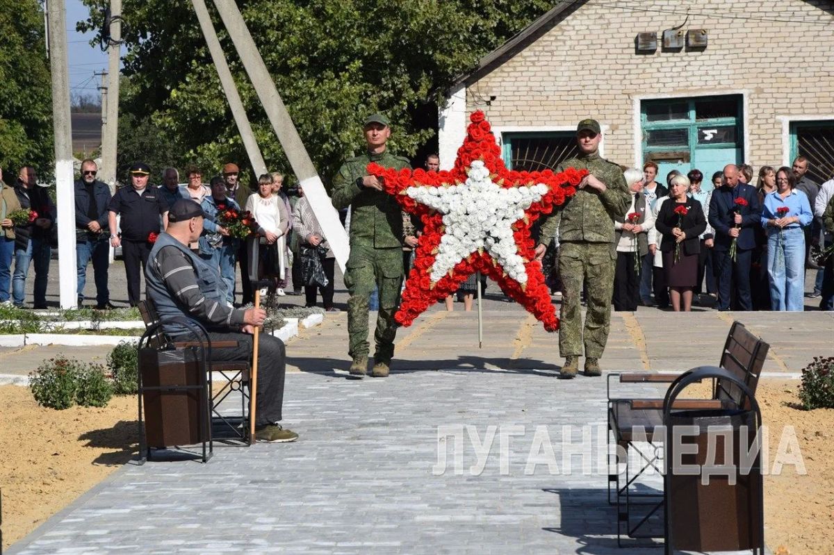 В Степовом торжественно открыли «Аллею памяти» В Степовом торжественно открыли «Аллею памяти»
