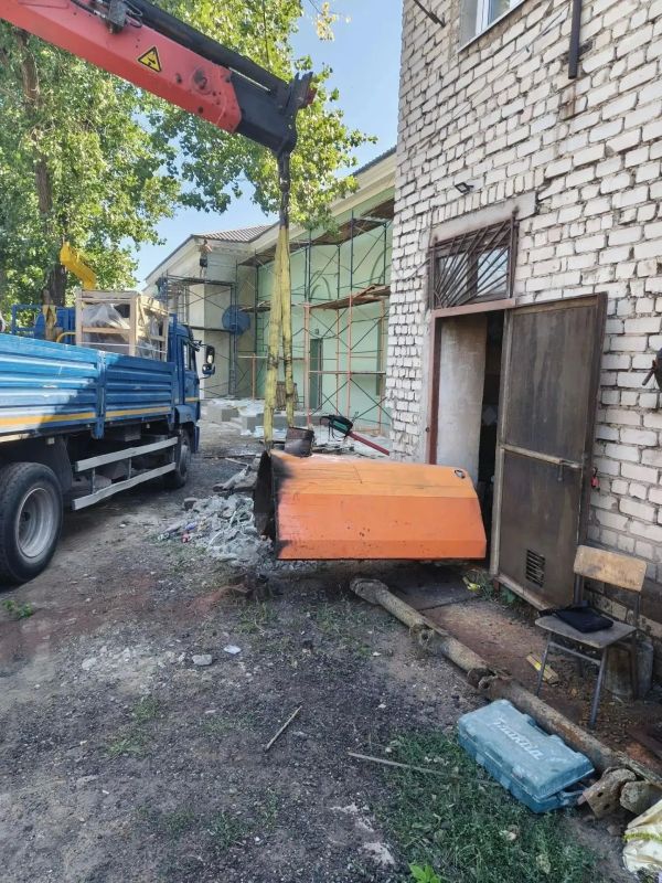 Теплотехники из Удмуртии начали менять вышедший из строя котел в Сутоганском Доме культуры Теплотехники из Удмуртии начали менять вышедший из строя котел в Сутоганском Доме культуры