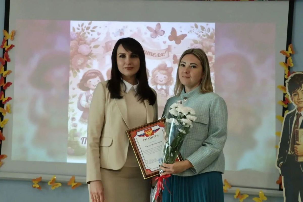 Признание и благодарность: северодонецкие единороссы чествовали учителей и ветеранов педагогики Признание и благодарность: северодонецкие единороссы чествовали учителей и ветеранов педагогики