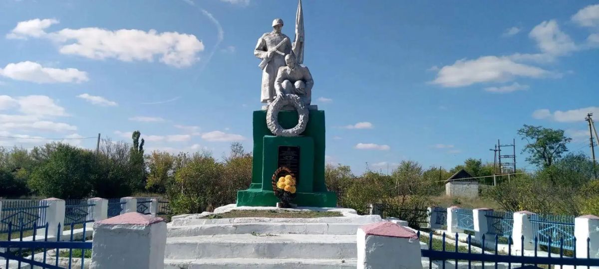 Чтобы помнили: в пгт Ящиково на улице Кирова в октябре 1955 года был установлен памятник для увековечивания павших воинов в боях за победу в Великой Отечественной войне и погибших в боях с немецко-фашистскими окупантами в...