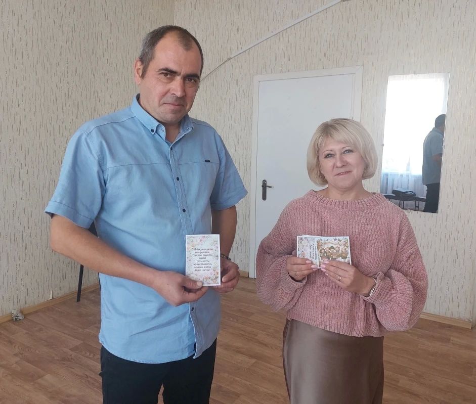 «Благодарю за всё, учитель!»: в Славяносербске поздравили педагогов с профессиональным праздником