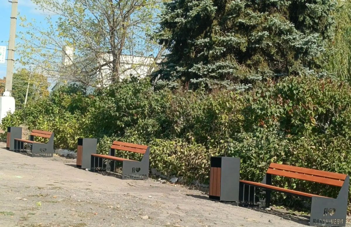 По поручению Главы городского округа специалисты МУП «ДЭРСУ» продолжают работы по благоустройству территорий Краснолучского округа По поручению Главы городского округа специалисты МУП «ДЭРСУ» продолжают работы по благоустройству территорий Краснолучского округа