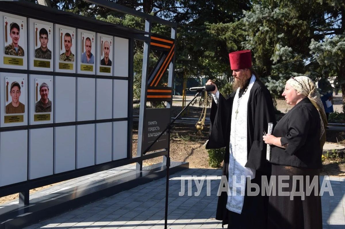 В Степовом торжественно открыли «Аллею памяти» В Степовом торжественно открыли «Аллею памяти»