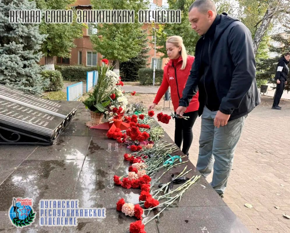 30 сентября, в День воссоединения Луганской Народной Республики, Донецкой Народной Республики, Запорожской и Херсонской областей с Российской Федерацией, в Лутугино состоялось торжественное возложение у памятного знака... 30 сентября, в День воссоединения Луганской Народной Республики, Донецкой Народной Республики, Запорожской и Херсонской областей с Российской Федерацией, в Лутугино состоялось торжественное возложение у памятного знака...