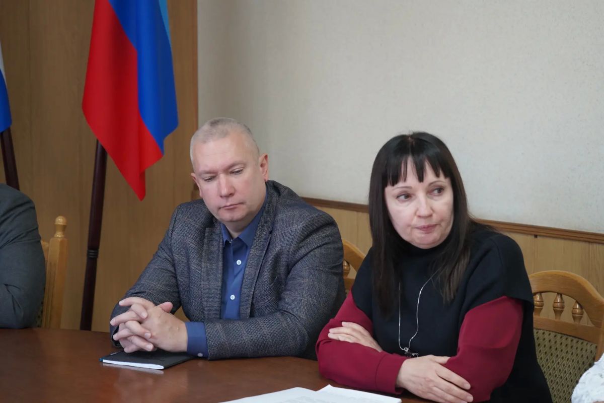 Игорь Ковальчук: На аппаратном совещании с руководителями подразделений Администрации, представителями Красноярского края и ведомств территории обсудили самые важные темы недели Игорь Ковальчук: На аппаратном совещании с руководителями подразделений Администрации, представителями Красноярского края и ведомств территории обсудили самые важные темы недели