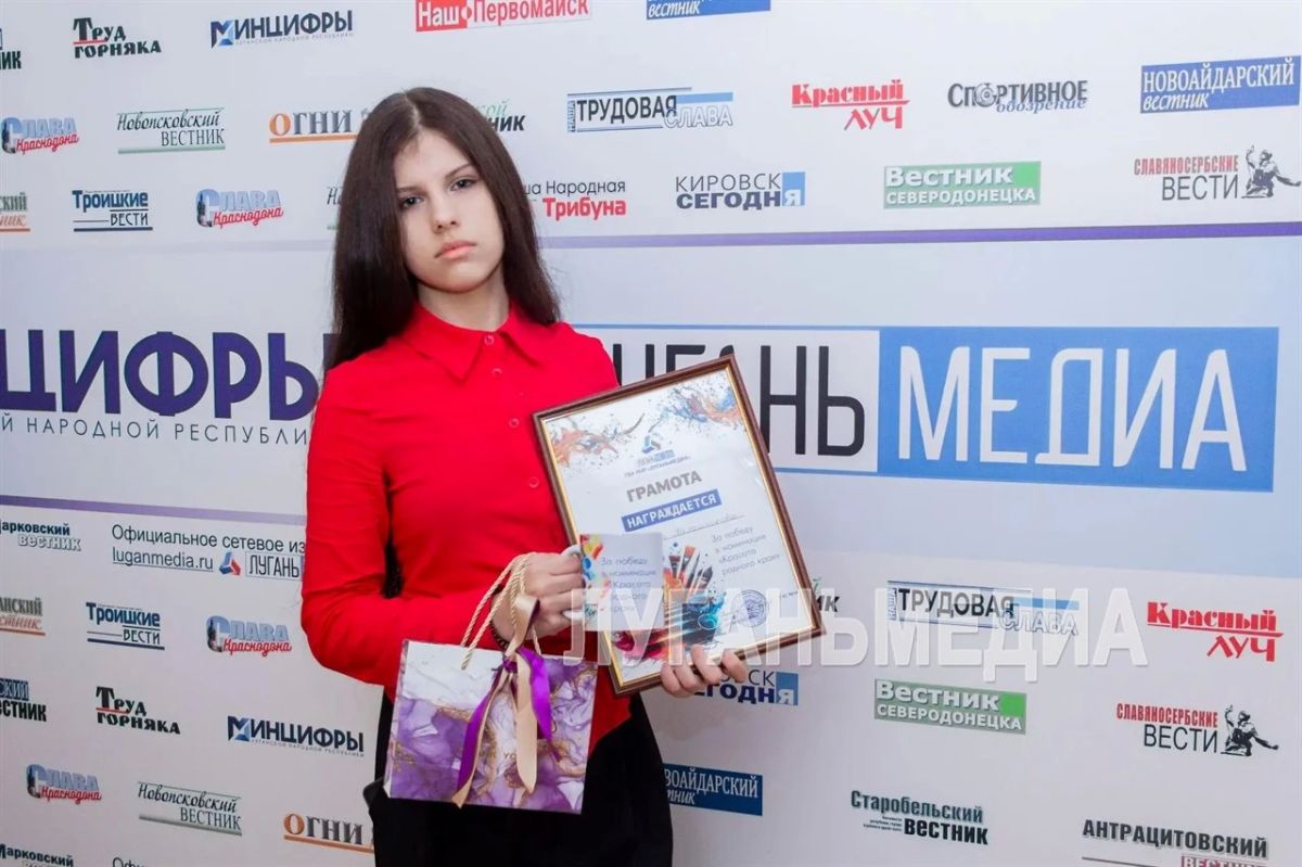 В «ЛУГАНЬМЕДИА» состоялось награждение победителей конкурса рисунков «Луганщина: возрождение и мирная жизнь» В «ЛУГАНЬМЕДИА» состоялось награждение победителей конкурса рисунков «Луганщина: возрождение и мирная жизнь»
