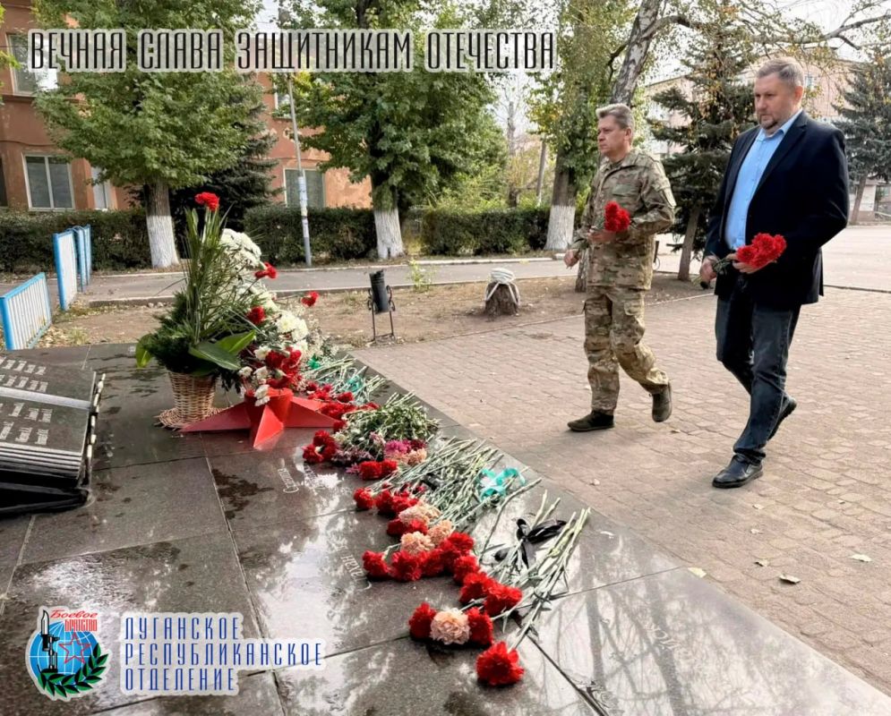 30 сентября, в День воссоединения Луганской Народной Республики, Донецкой Народной Республики, Запорожской и Херсонской областей с Российской Федерацией, в Лутугино состоялось торжественное возложение у памятного знака... 30 сентября, в День воссоединения Луганской Народной Республики, Донецкой Народной Республики, Запорожской и Херсонской областей с Российской Федерацией, в Лутугино состоялось торжественное возложение у памятного знака...