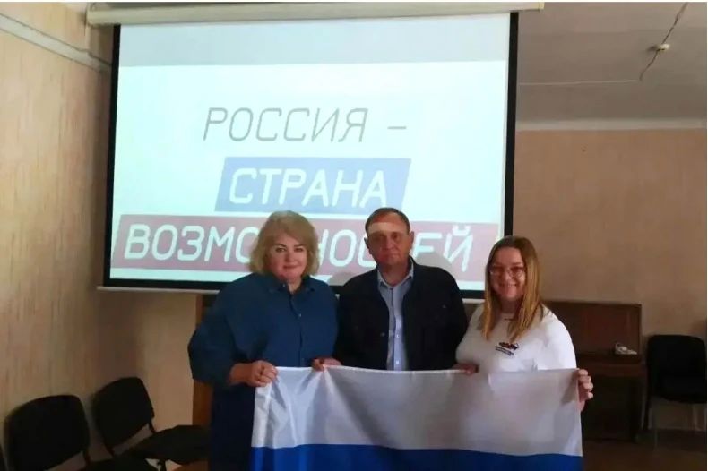 Специалист Свердловской ЦГМБ представила ЛНР на проекте «Россия - страна возможностей» Специалист Свердловской ЦГМБ представила ЛНР на проекте «Россия - страна возможностей»