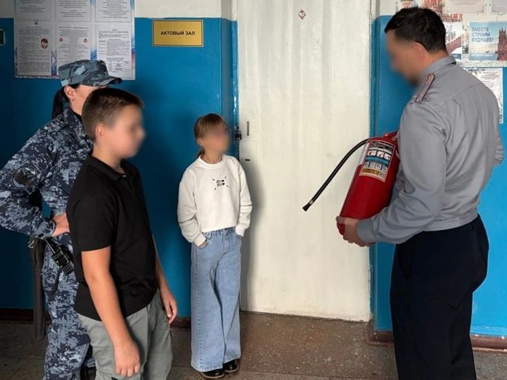 В ИК-6 УФСИН России по ЛНР провели мероприятие для детей сотрудников «Один день на службе в УИС» В ИК-6 УФСИН России по ЛНР провели мероприятие для детей сотрудников «Один день на службе в УИС»