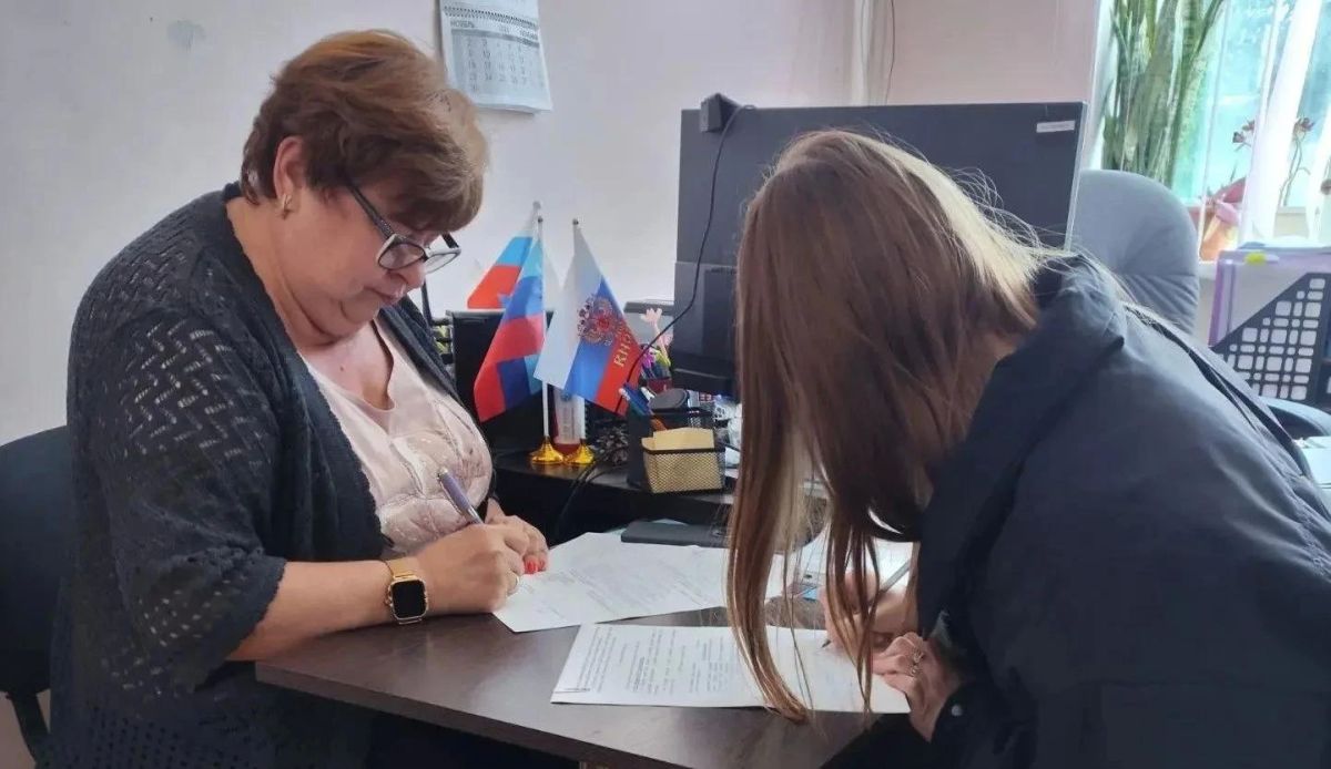 Выпускники Старобельского медицинского колледжа (филиал ЛГМУ им. святителя Луки) обратились за консультацией в вопросах трудоустройства в филиал № 21 ГКУ ЛНР «РЦСЗН»
