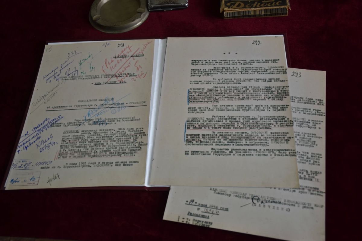 Сохраняем историческую правду: уникальные архивные документы переданы в музей Стаханова Сохраняем историческую правду: уникальные архивные документы переданы в музей Стаханова