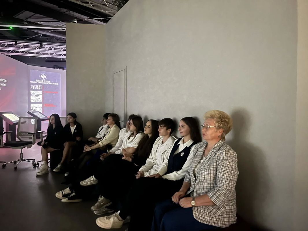 В Луганске состоялся круглый стол «Учителя Победы с Луганским Характером» В Луганске состоялся круглый стол «Учителя Победы с Луганским Характером»