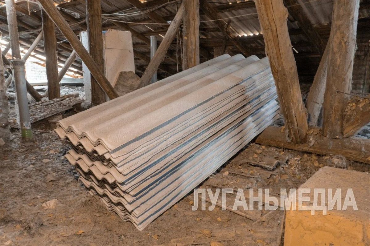 В Молодогвардейске проводится ремонт кровли В Молодогвардейске проводится ремонт кровли