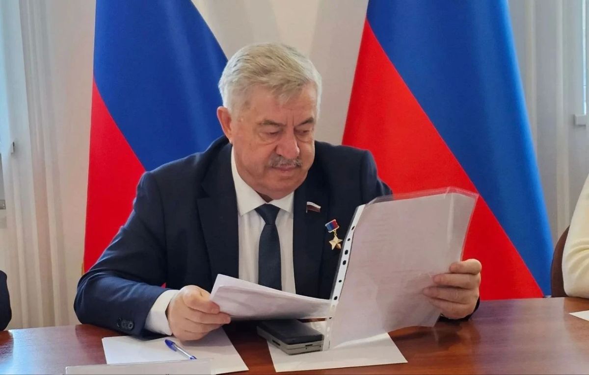 Виктор Водолацкий и Денис Колесников провели прием граждан в Луганске Виктор Водолацкий и Денис Колесников провели прием граждан в Луганске