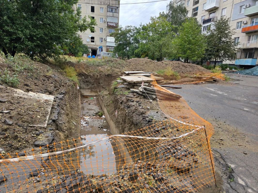 В Лисичанске продолжается ремонт многоквартирного дома по Народной программе В Лисичанске продолжается ремонт многоквартирного дома по Народной программе