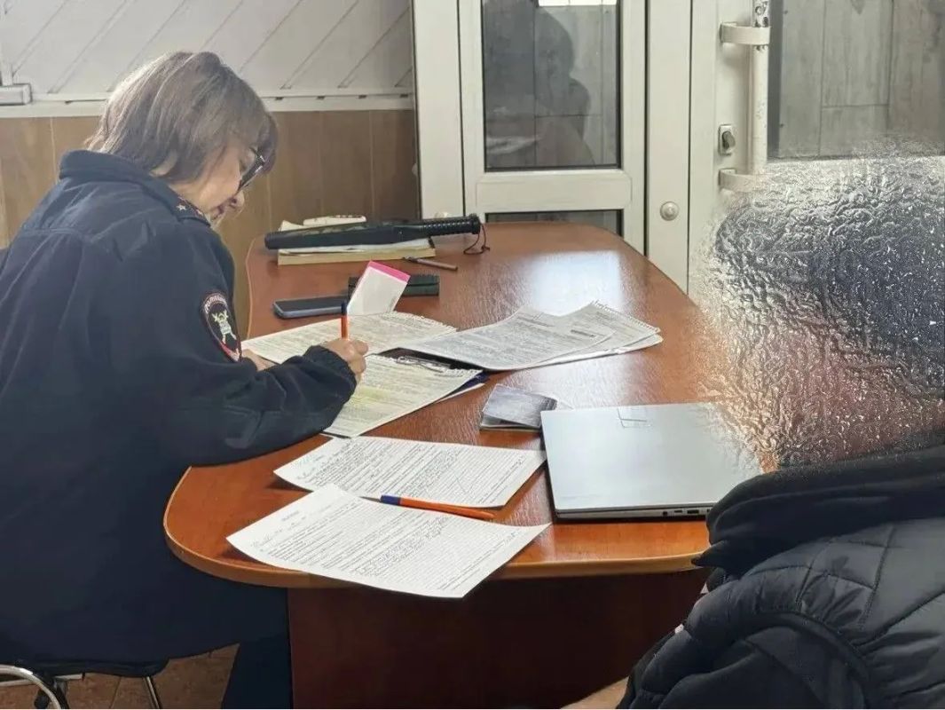 В Луганске водителю грозит штраф за проезд на красный В Луганске водителю грозит штраф за проезд на красный