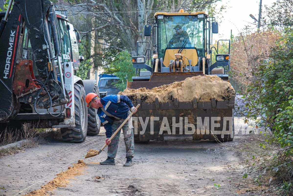 В Луганске реконструируют проблемный участок канализации в Каменнобродском районе В Луганске реконструируют проблемный участок канализации в Каменнобродском районе
