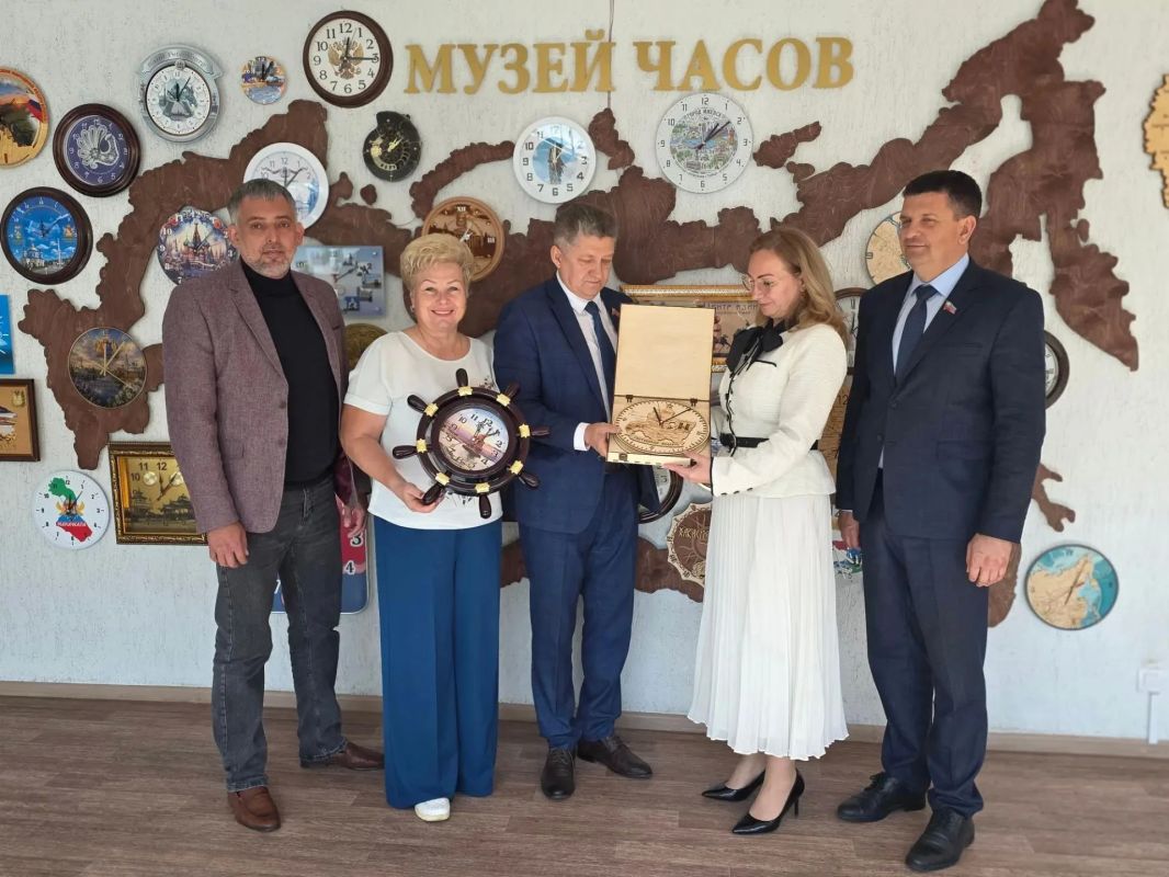 Музей часов в Совете городского округа пополнился новыми экспонатами Музей часов в Совете городского округа пополнился новыми экспонатами