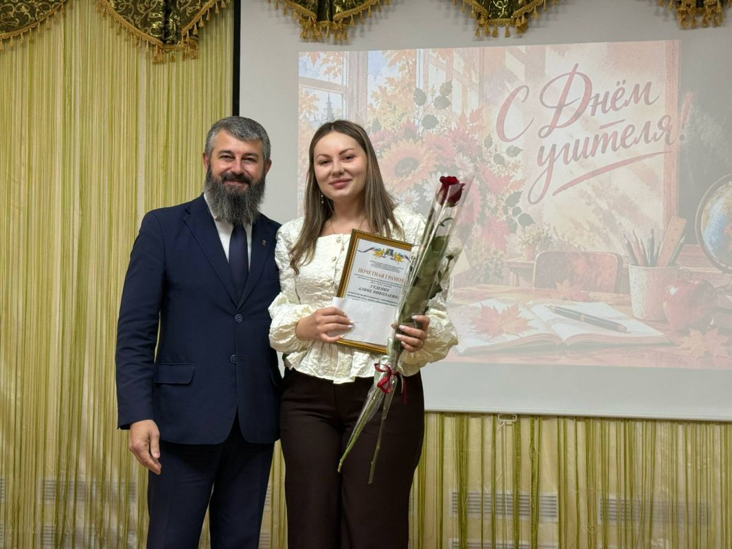 В Меловском округе торжественно отметили День учителя В Меловском округе торжественно отметили День учителя