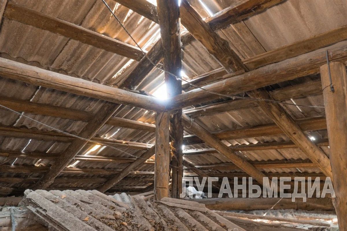 В Молодогвардейске проводится ремонт кровли В Молодогвардейске проводится ремонт кровли
