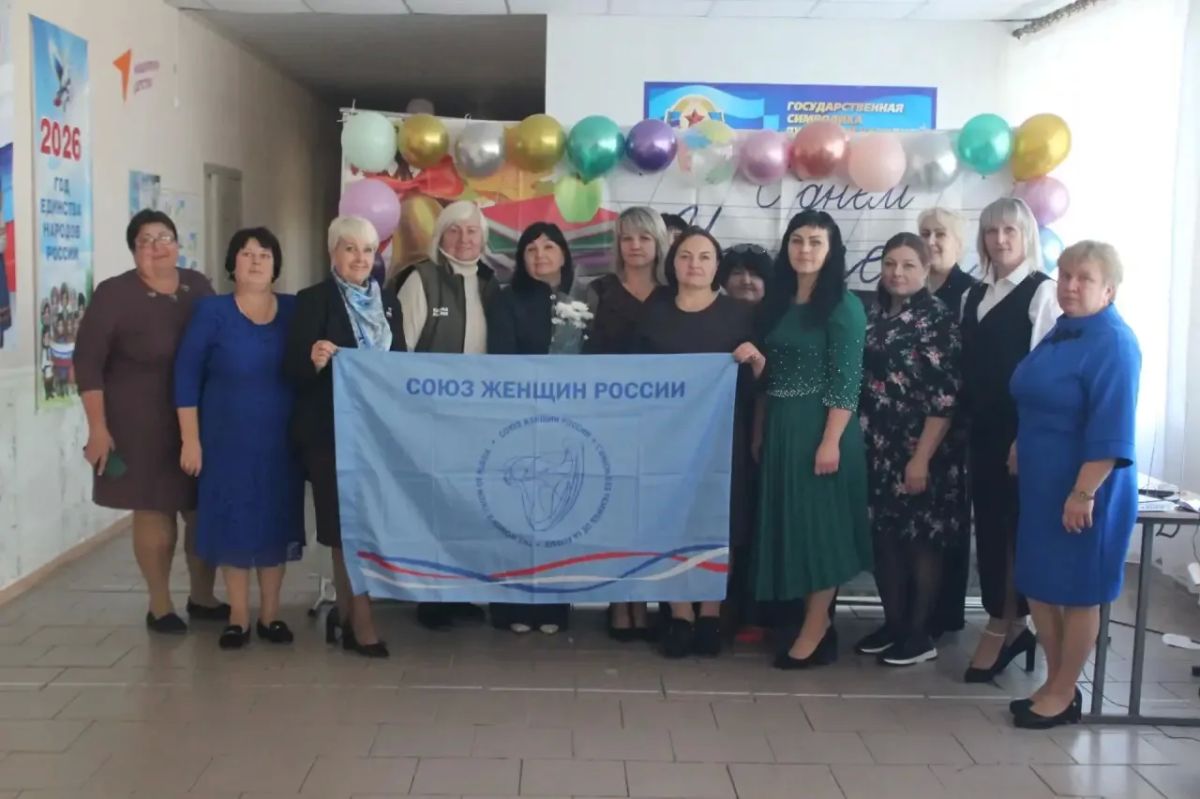Светлана Гизай: В День учителя вместе с Председателем Совета Славяносербского округа, замсекретаря местного отделения партии «Единая Россия», Председателем отделения Союза женщин России в округе, местным координатором... Светлана Гизай: В День учителя вместе с Председателем Совета Славяносербского округа, замсекретаря местного отделения партии «Единая Россия», Председателем отделения Союза женщин России в округе, местным координатором...