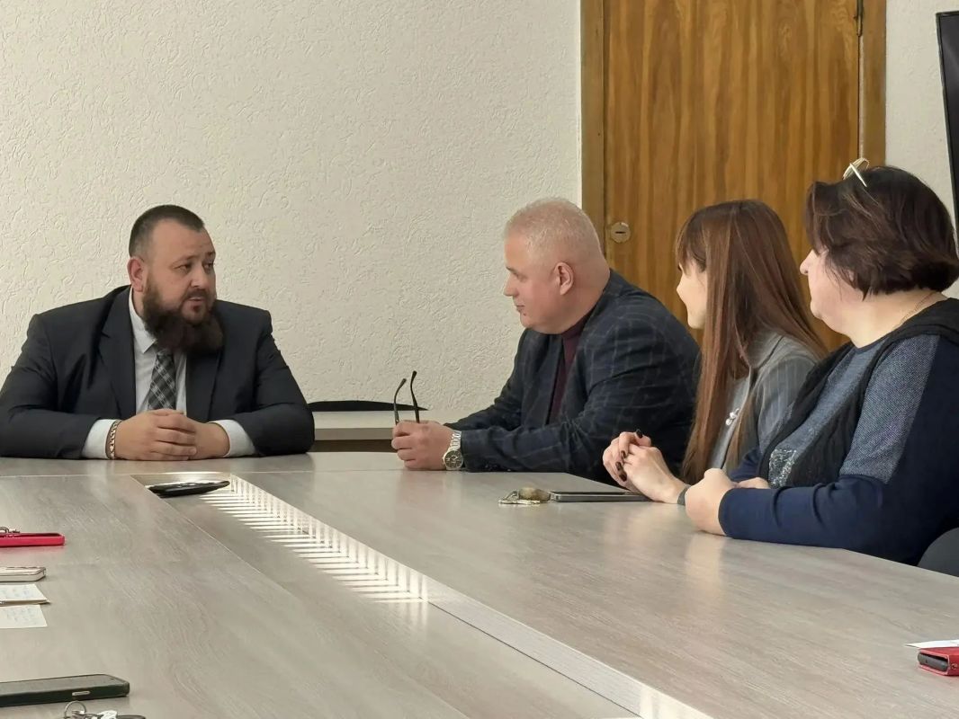 Константин Бутримов: Социальное партнёрство без лишних слов: круглый стол ФПЛНР и депутата Государственной Думы РФ Ивана Санаева Константин Бутримов: Социальное партнёрство без лишних слов: круглый стол ФПЛНР и депутата Государственной Думы РФ Ивана Санаева