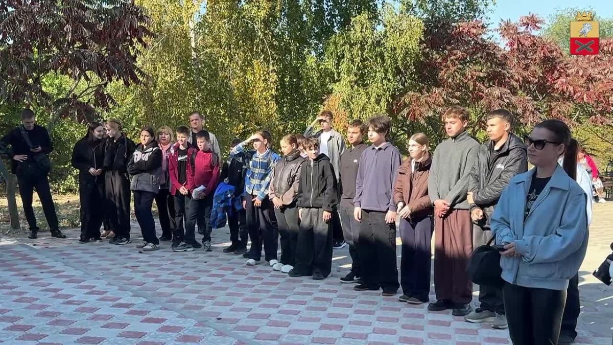 В селе Желтое Славяносербского округа торжественно открыли обновленный сквер Молодогвардейцев!