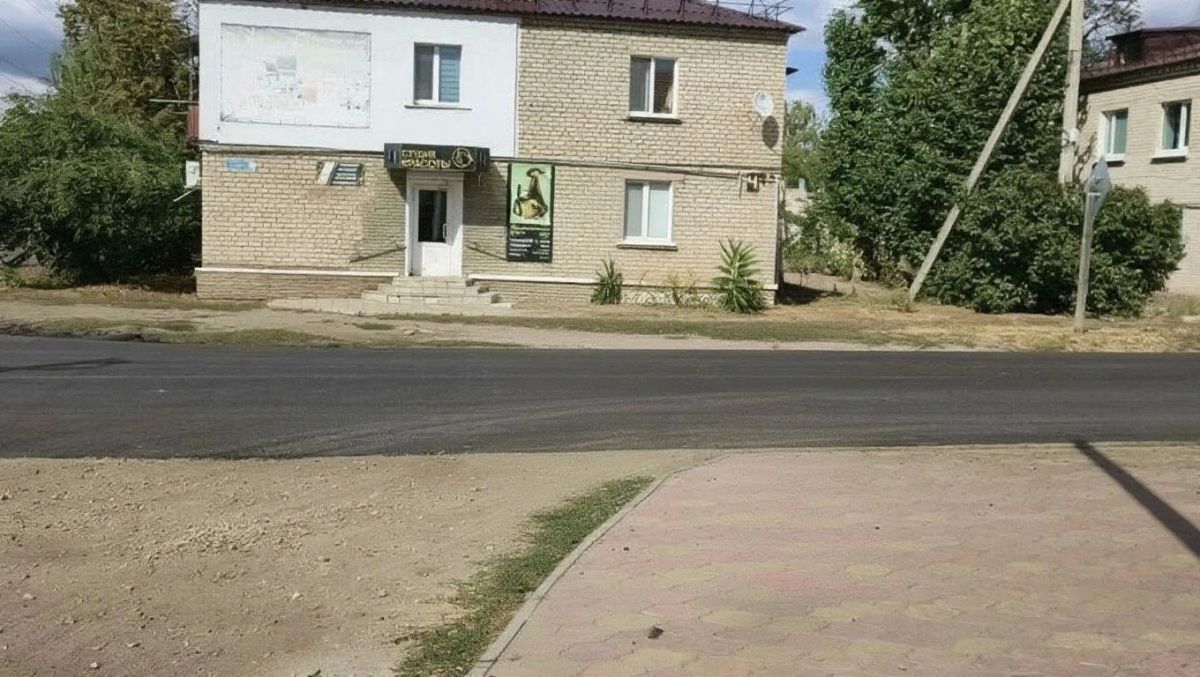 Сразу несколько объектов инфраструктуры в Новоайдаре восстанавливают этой осенью тамбовские строители Сразу несколько объектов инфраструктуры в Новоайдаре восстанавливают этой осенью тамбовские строители