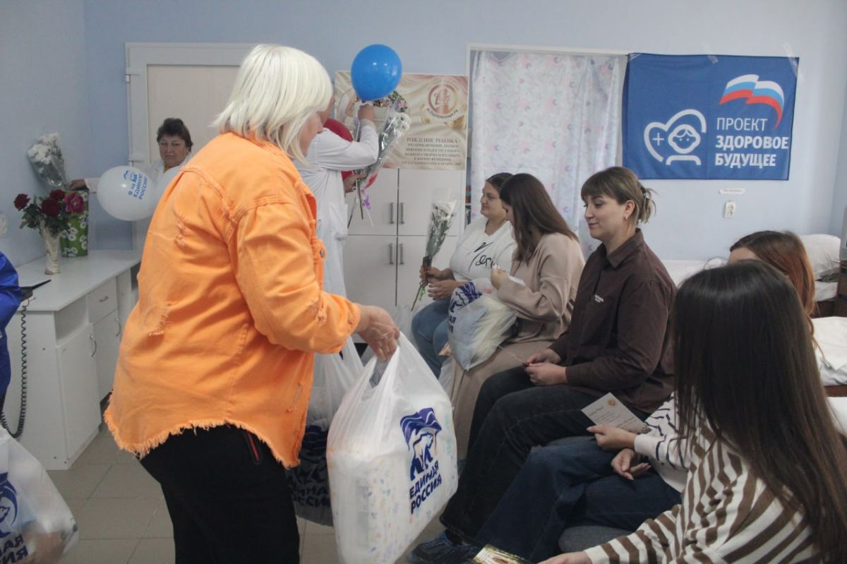 В рамках эстафеты добрых дел Секретарь Славяносербского местного отделения Единой России, депутат Народного Совета ЛНР Светлана Гизай, Председатель Совета округа, местный координатор Женского движения Единой России... В рамках эстафеты добрых дел Секретарь Славяносербского местного отделения Единой России, депутат Народного Совета ЛНР Светлана Гизай, Председатель Совета округа, местный координатор Женского движения Единой России...