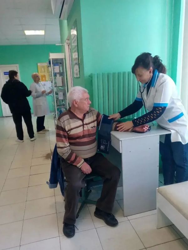 Контроль давления — залог долголетия: медики Кировска продолжают проводить профилактические акции
