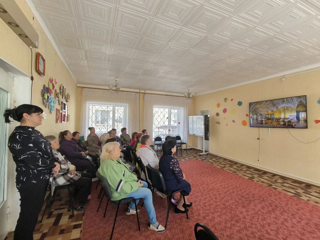 7 октября в Первомайском КЦСОН состоялось виртуальное путешествие в Эрмитаж 7 октября в Первомайском КЦСОН состоялось виртуальное путешествие в Эрмитаж