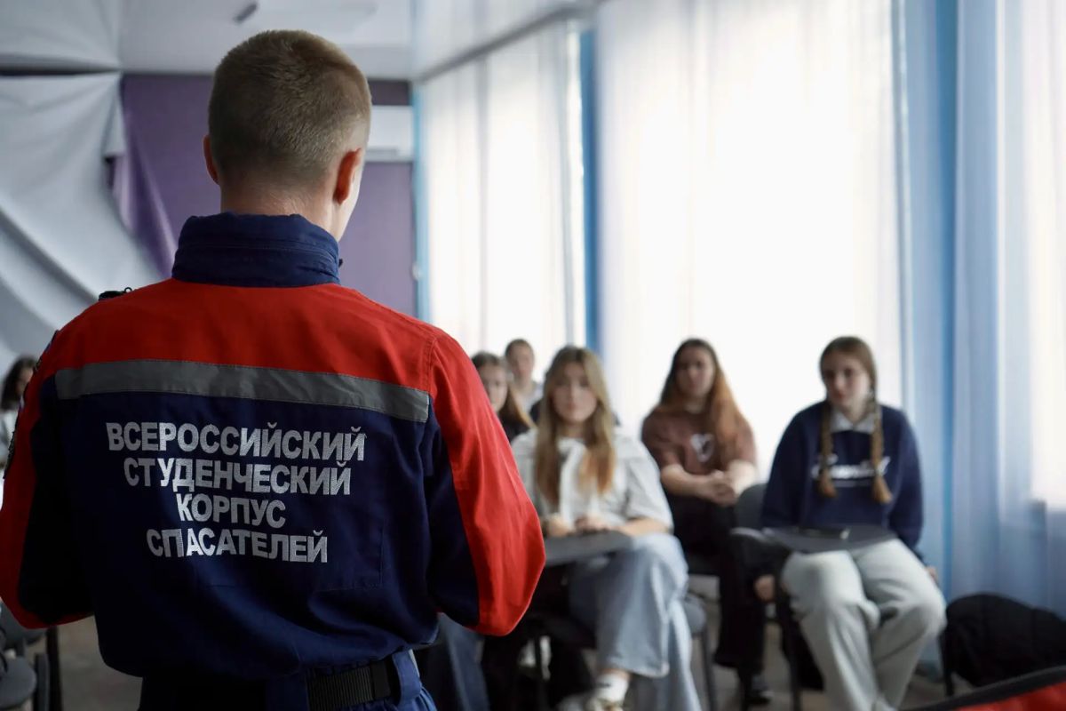 Готовность к действию. Инструкторы Луганского регионального отделения Всероссийского студенческого корпуса спасателей продолжают плодотворно работать со Школьными спасательными отрядами, передавая им бесценные знания и... Готовность к действию. Инструкторы Луганского регионального отделения Всероссийского студенческого корпуса спасателей продолжают плодотворно работать со Школьными спасательными отрядами, передавая им бесценные знания и...