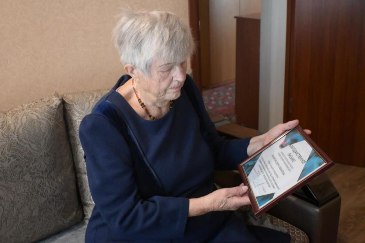 Сегодня свой 90-летний юбилей отмечает жительница города Краснодона Вера Ивановна Якименко — человек, чья жизнь стала примером трудолюбия, стойкости и душевной щедрости Сегодня свой 90-летний юбилей отмечает жительница города Краснодона Вера Ивановна Якименко — человек, чья жизнь стала примером трудолюбия, стойкости и душевной щедрости