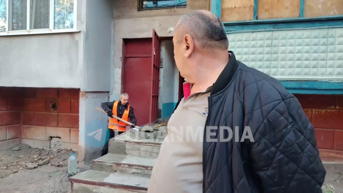 В Стаханове Единая управляющая компания проводит обновление многоквартирных домов