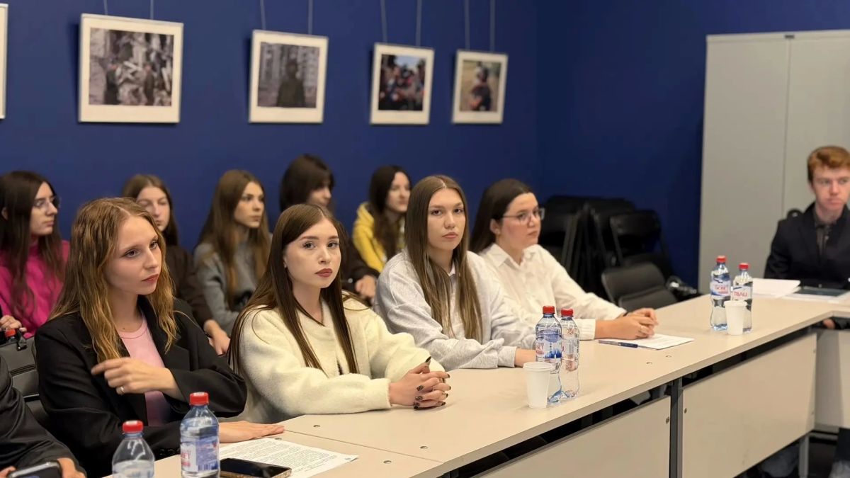 Сотрудники Минприроды ЛНР приняли участие в круглом столе: «Вопросы охраны природы и заповедного дела на Луганщине: история, современность, перспективы» Сотрудники Минприроды ЛНР приняли участие в круглом столе: «Вопросы охраны природы и заповедного дела на Луганщине: история, современность, перспективы»