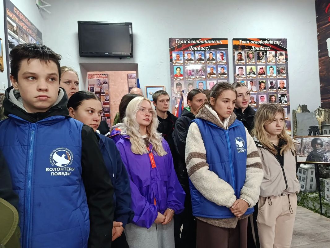 Связь поколений: в музее истории г. Ровеньки прошла встреча с участником СВО Связь поколений: в музее истории г. Ровеньки прошла встреча с участником СВО