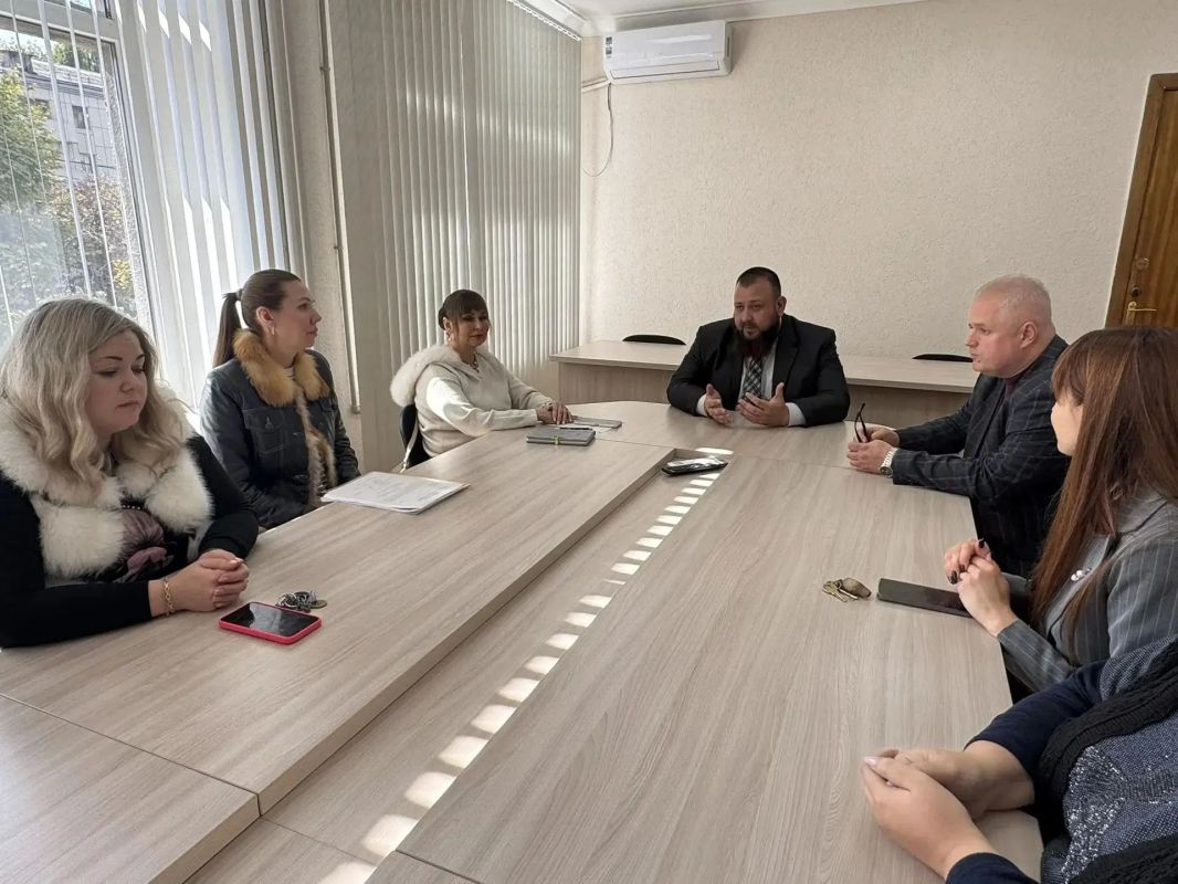 Константин Бутримов: Социальное партнёрство без лишних слов: круглый стол ФПЛНР и депутата Государственной Думы РФ Ивана Санаева Константин Бутримов: Социальное партнёрство без лишних слов: круглый стол ФПЛНР и депутата Государственной Думы РФ Ивана Санаева