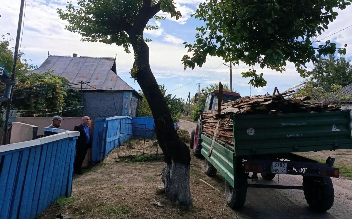 Жителям Спеваковки доставили дрова в рамках инициативы «Добрые дела»