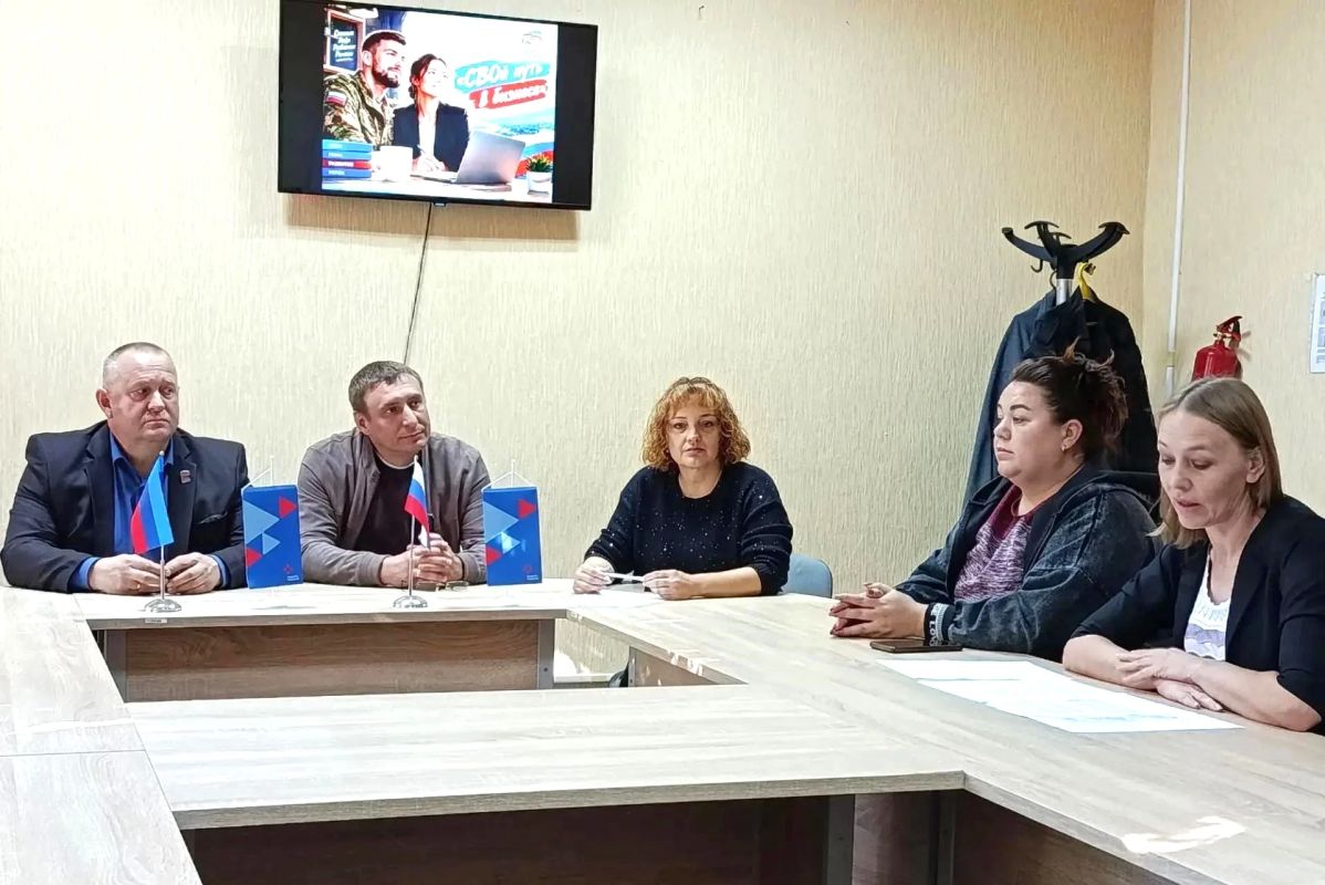 В Новоайдаре обсудили возможности для открытия своего дела участниками СВО В Новоайдаре обсудили возможности для открытия своего дела участниками СВО