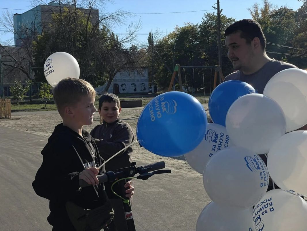 В рамках «Эстафеты добрых дел», приуроченной ко дню рождения нашего Президента, для ребят активисты Единой России города Суходольска при непосредственном участии депутата партии «Единая Россия» Богданом Шишкиным подготовили... В рамках «Эстафеты добрых дел», приуроченной ко дню рождения нашего Президента, для ребят активисты Единой России города Суходольска при непосредственном участии депутата партии «Единая Россия» Богданом Шишкиным подготовили...
